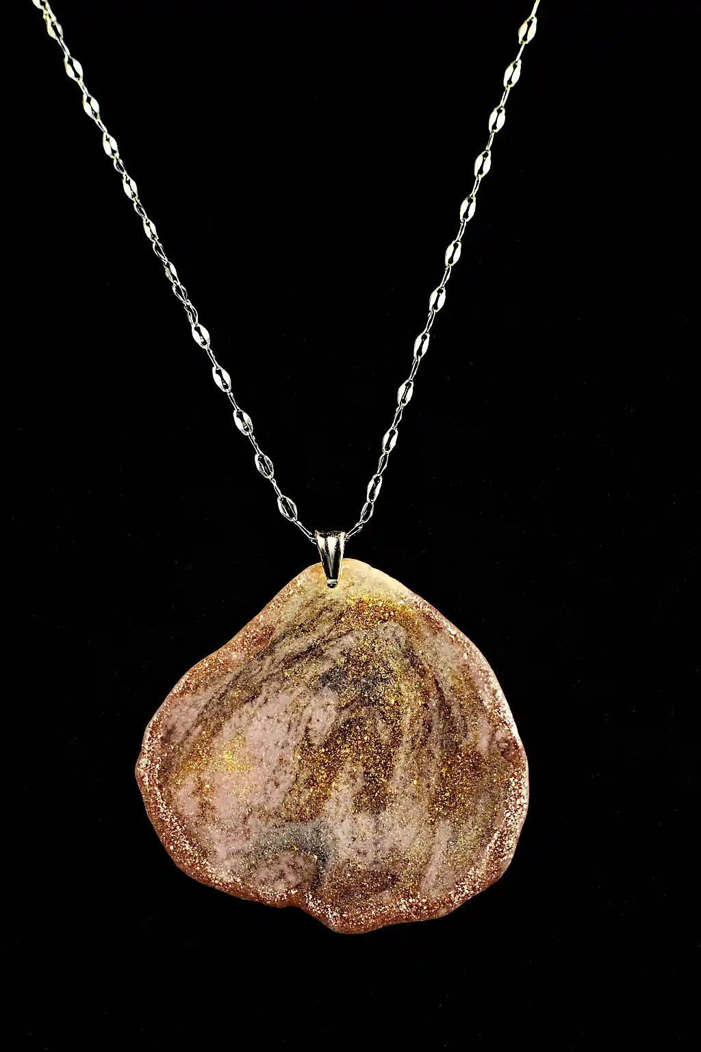 Bijuterii Dama - Pandantiv handmade din petală naturală de trandafir cu accente aurii – SM 94