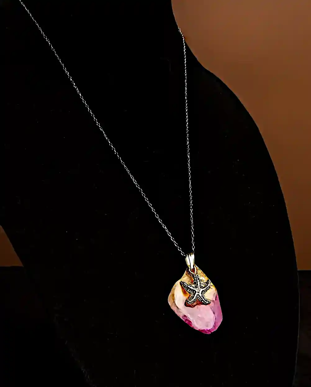 Bijuterii Dama - Pandantiv handmade din petală naturală de trandafir cu stea de mare decorativă – SM 86