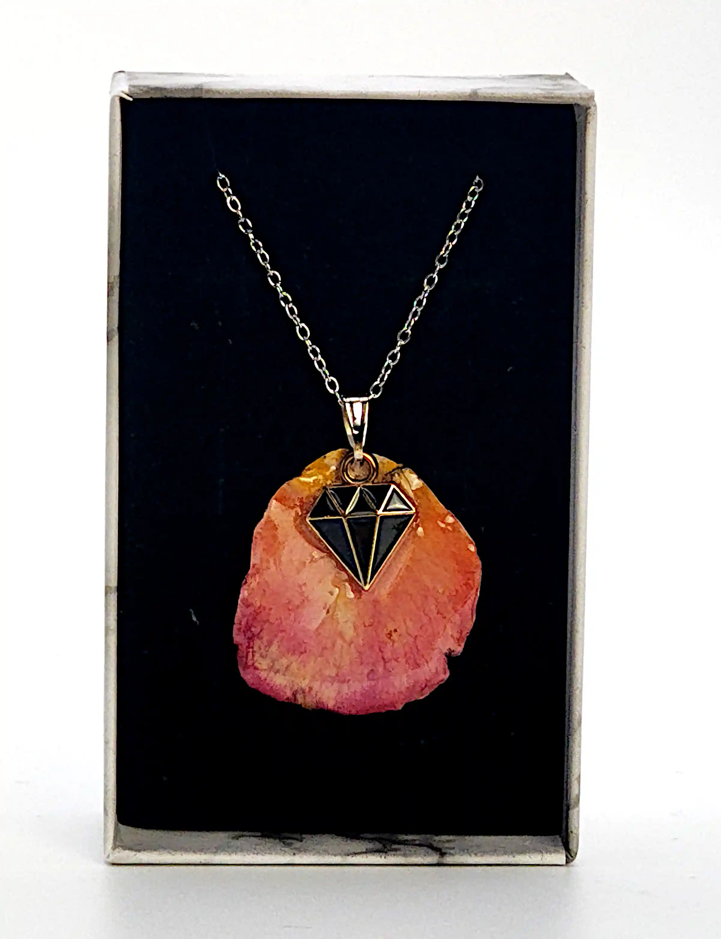 Flori Naturale - Pandantiv handmade din petală naturală de trandafir roșu cu accent metalic negru – SM 80