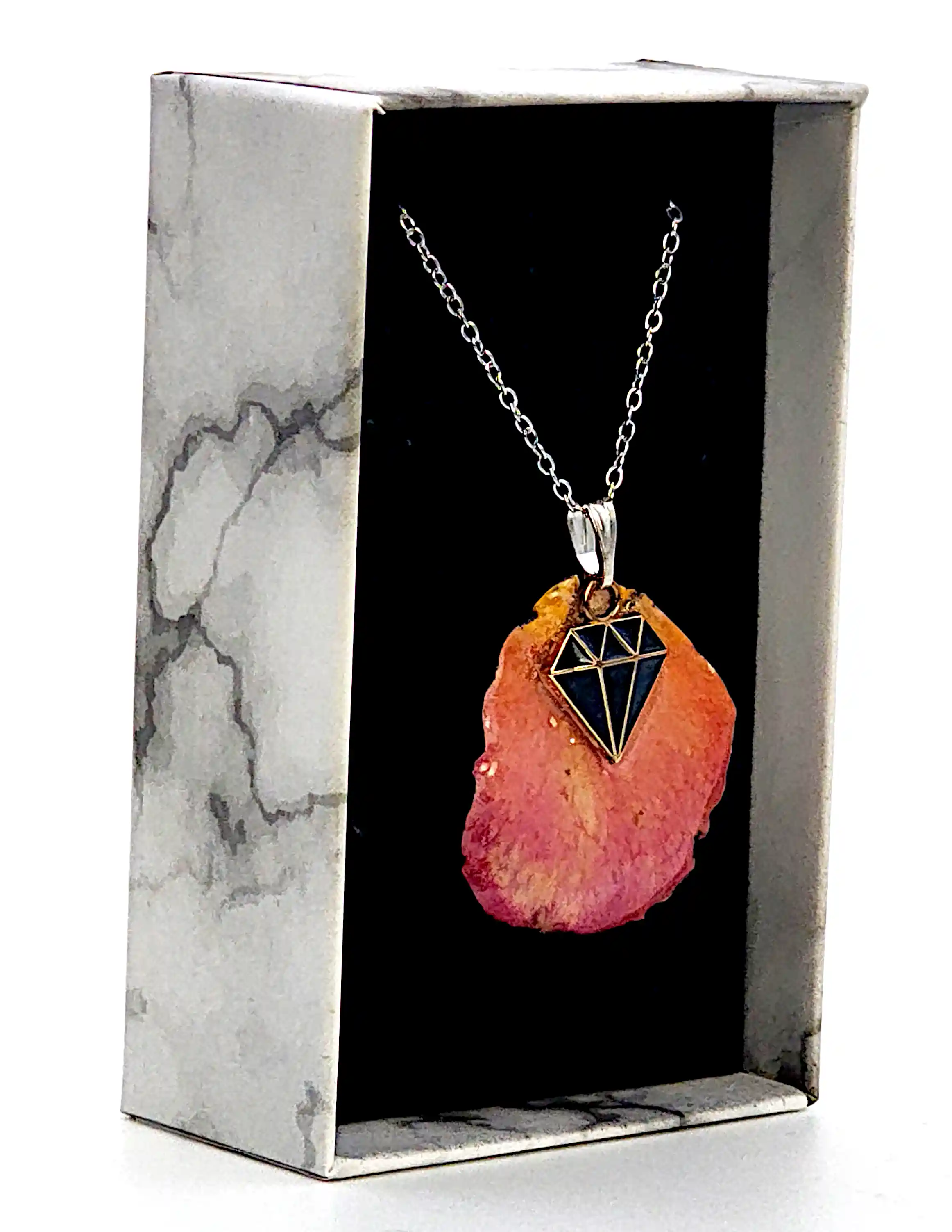 Pandantiv handmade din petală naturală de trandafir roșu cu accent metalic negru – SM 80 [1]