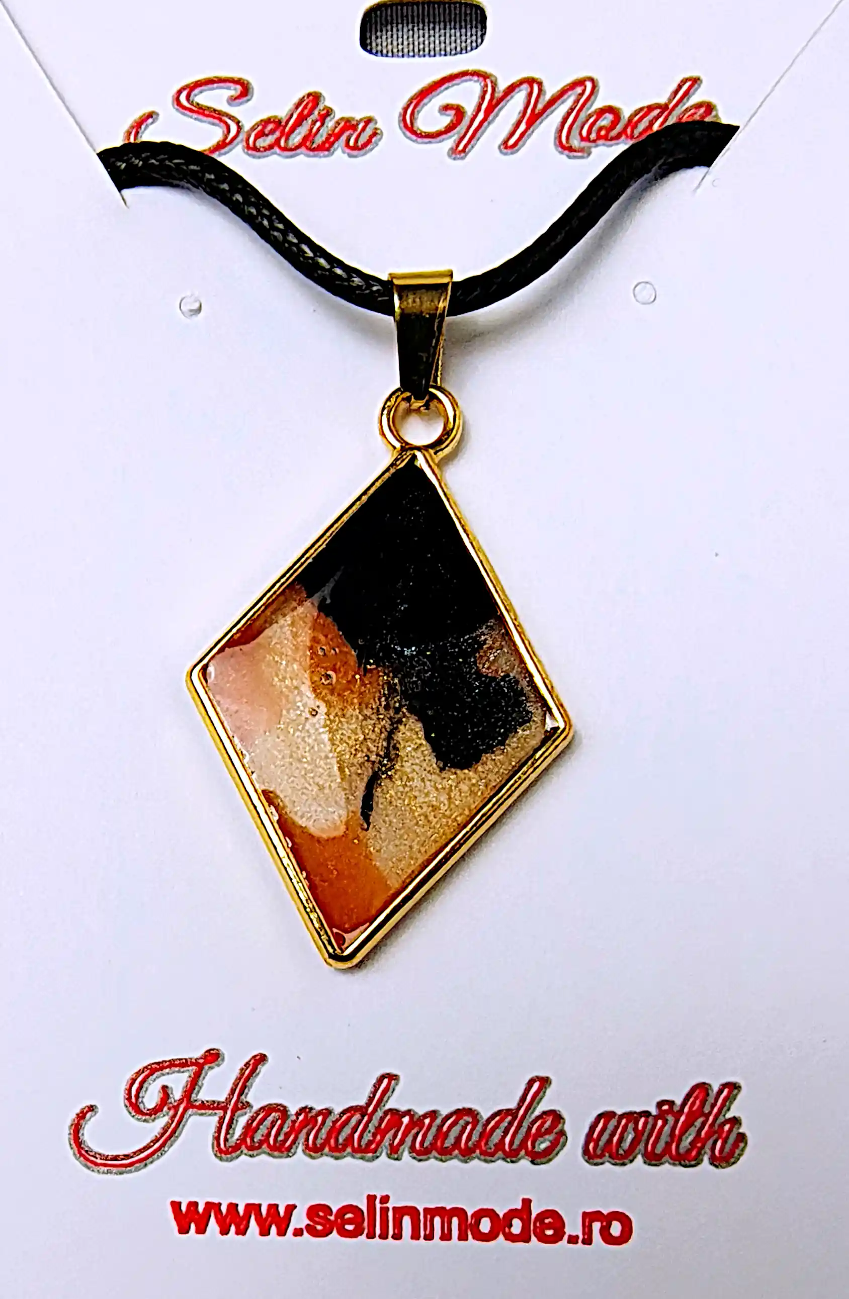 Pandantive din Rășină Epoxidică - Pandantiv Handmade din Rășină Epoxidică, Formă de Romboid – SM149