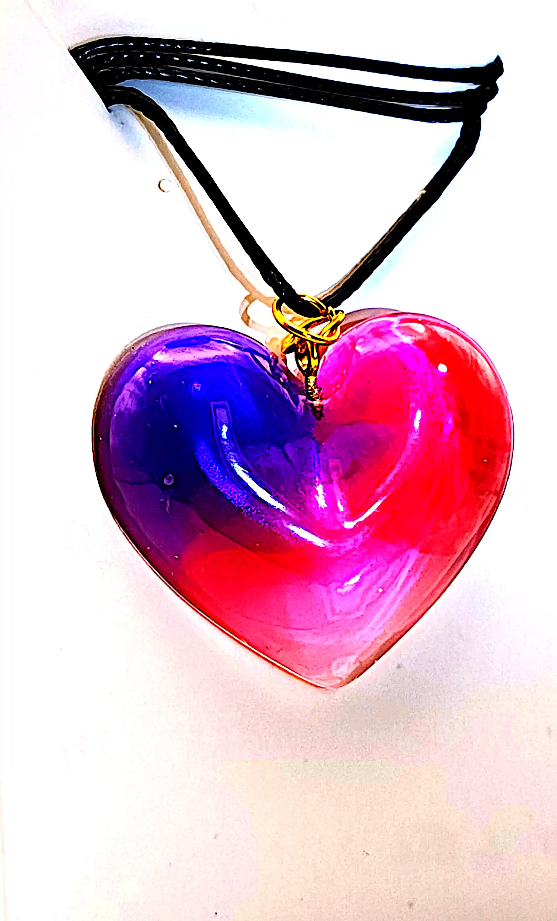 Pandantiv handmade din rășină epoxidică – Inimă multicoloră (Roz, Roșu, Mov) | SM 195 [1]