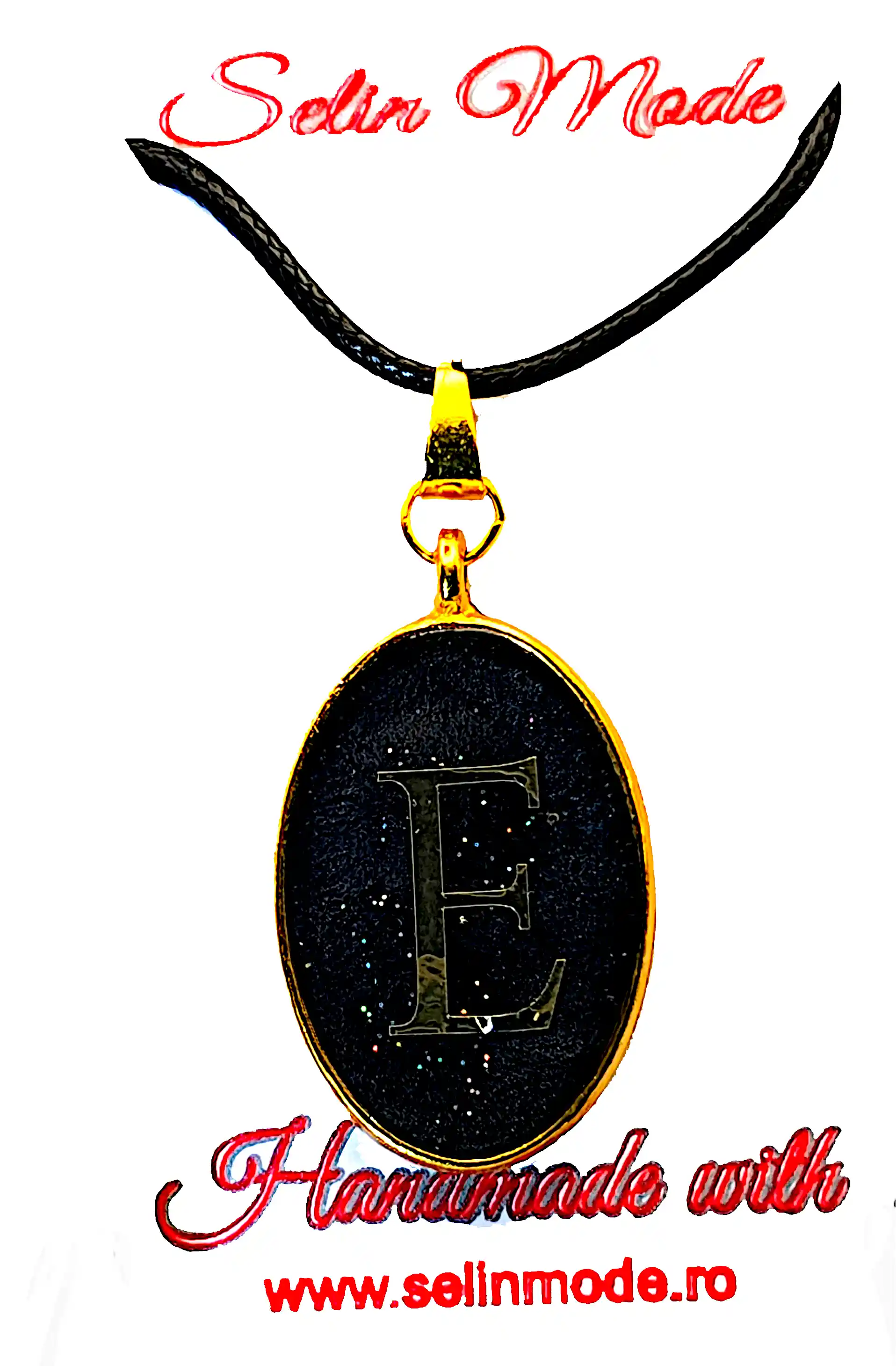 Pandantive din Rășină Epoxidică - Pandantiv handmade din rășină epoxidică neagră cu inițiala E – Oval cu ramă aurie | SM 192