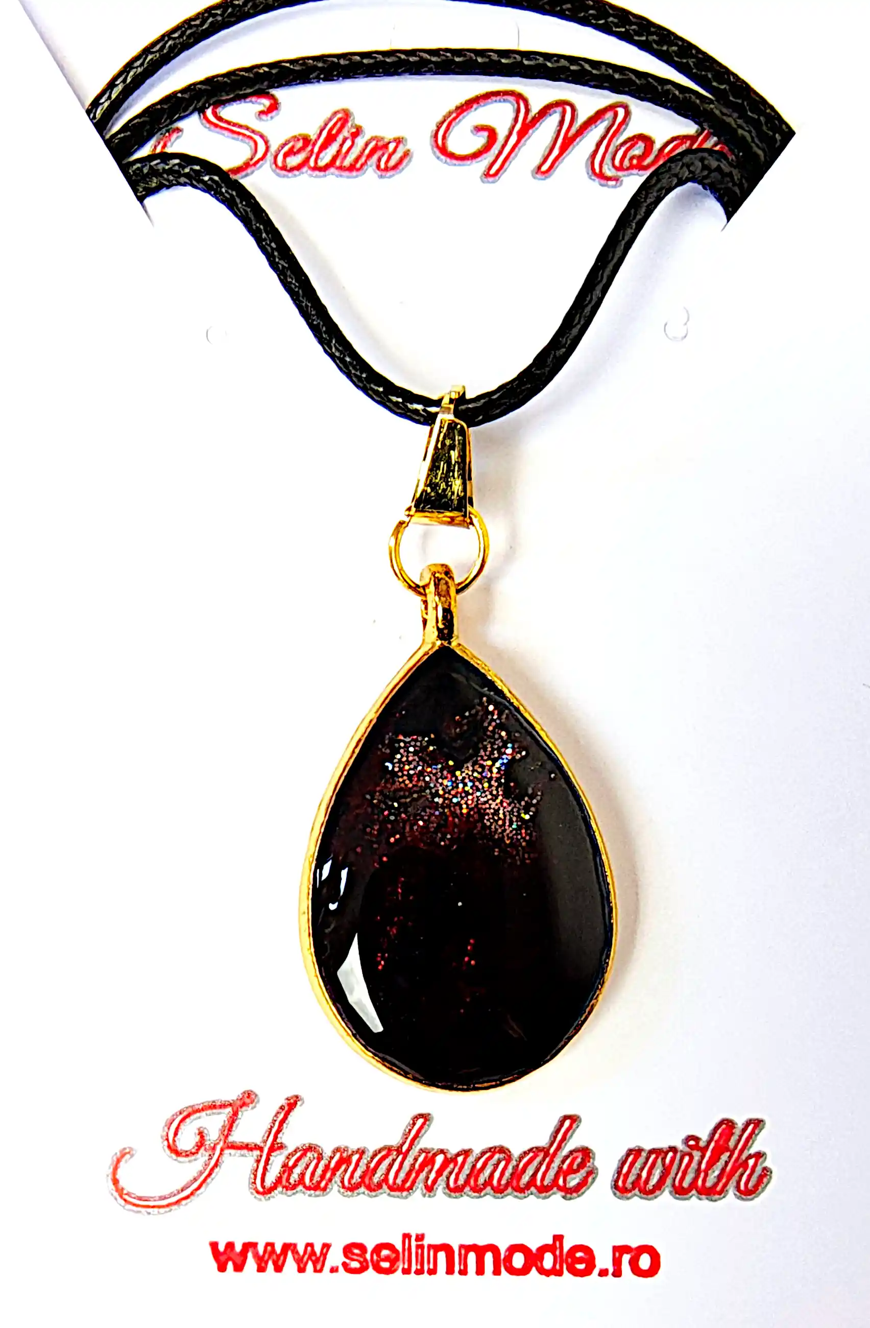 Pandantive din Rășină Epoxidică - Pandantiv Handmade din Rășină Epoxidică Picătură Negru cu Reflexii Roșii – SM 163