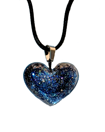 Pandantive din Rășină Epoxidică - Pandantiv Handmade din Rășină – Inimă Negru Cristalizat cu Reflexii Holografice – Model Unicat SM 216