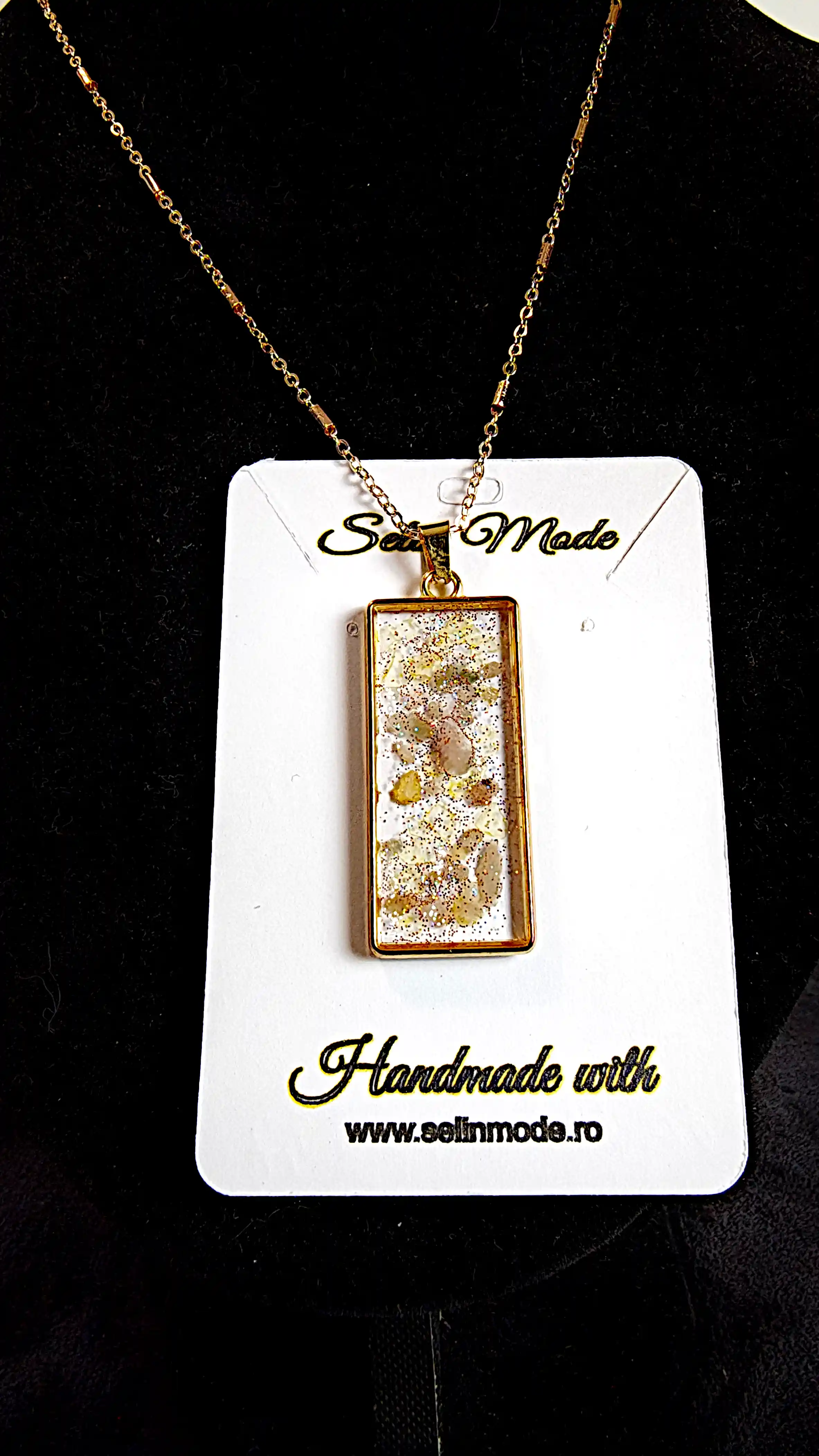 Pandantiv Rectangular cu Cuarț Transparent și Accente Aurii – SM 47 | Bijuterie Handmade Selin Mode [1]
