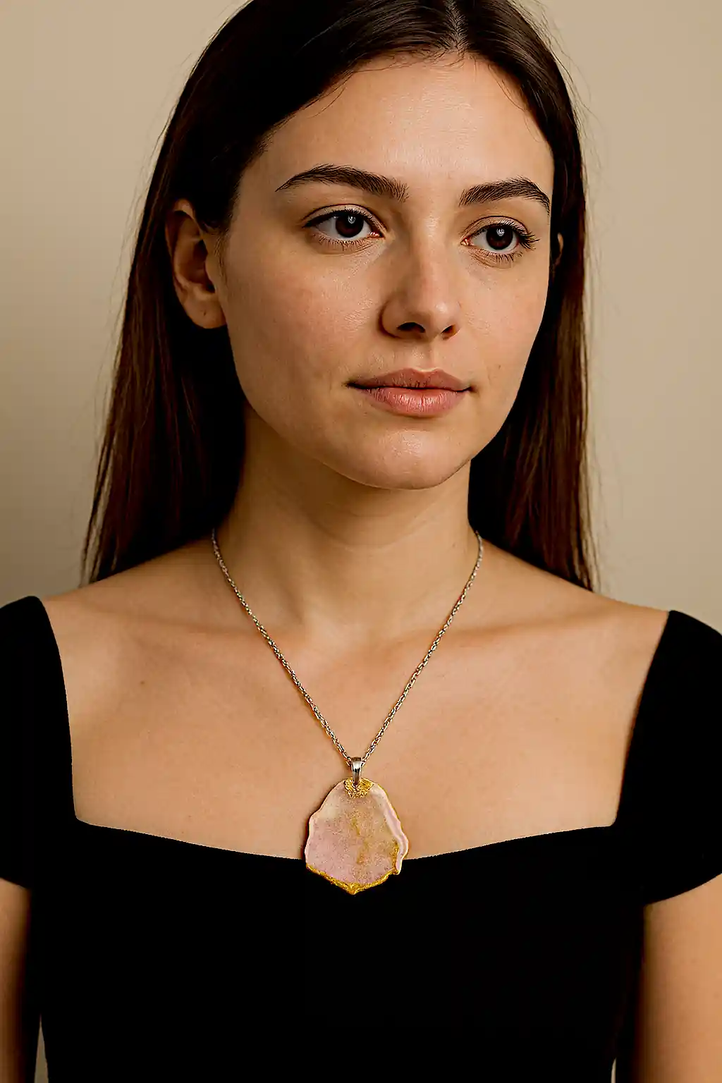 Pandantiv SM 01 – Petală naturală de trandafir în rășină transparentă [2]