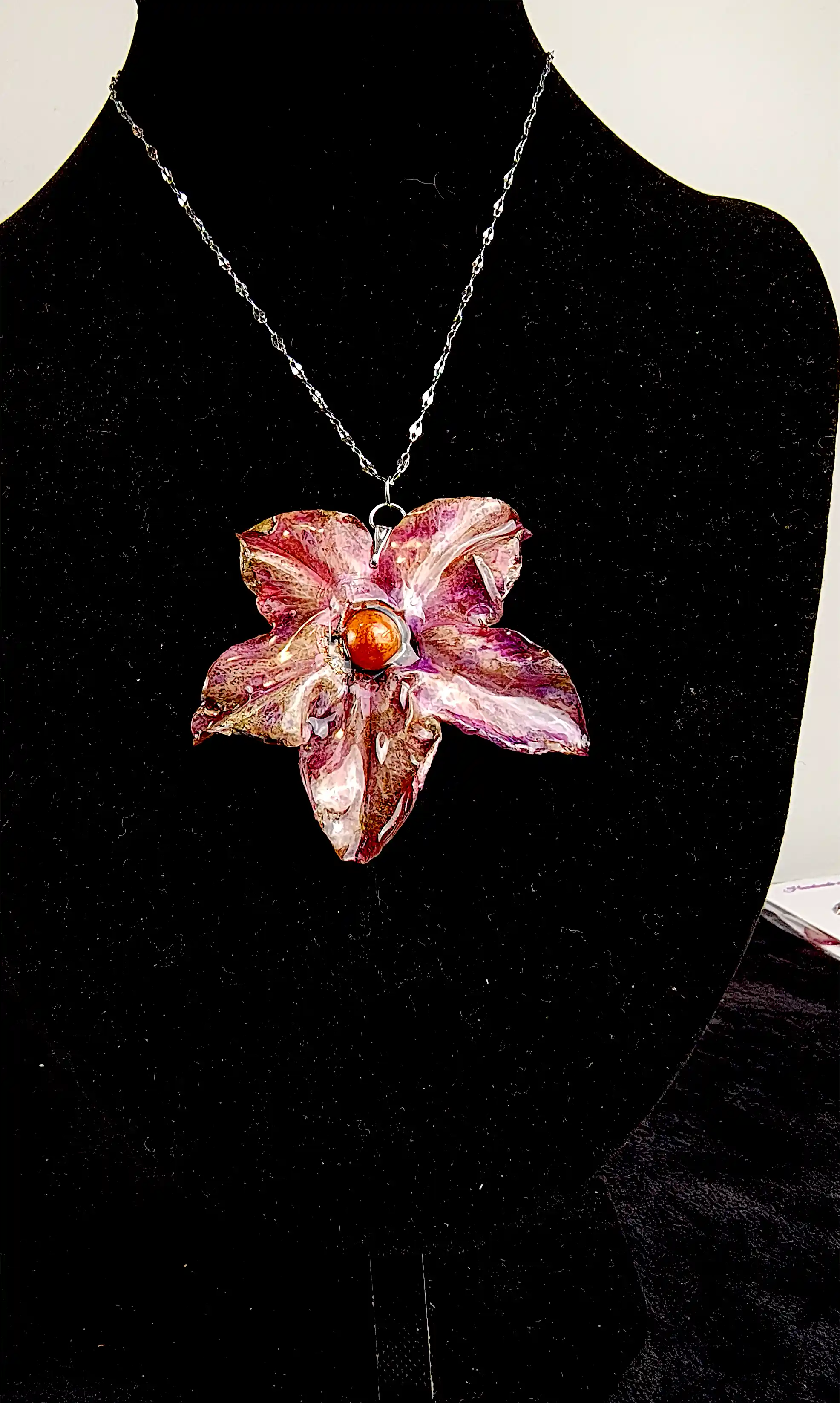 Flori Naturale - Pandantiv SM 04 – Floare naturală “Regina Nopții” în rășină transparentă