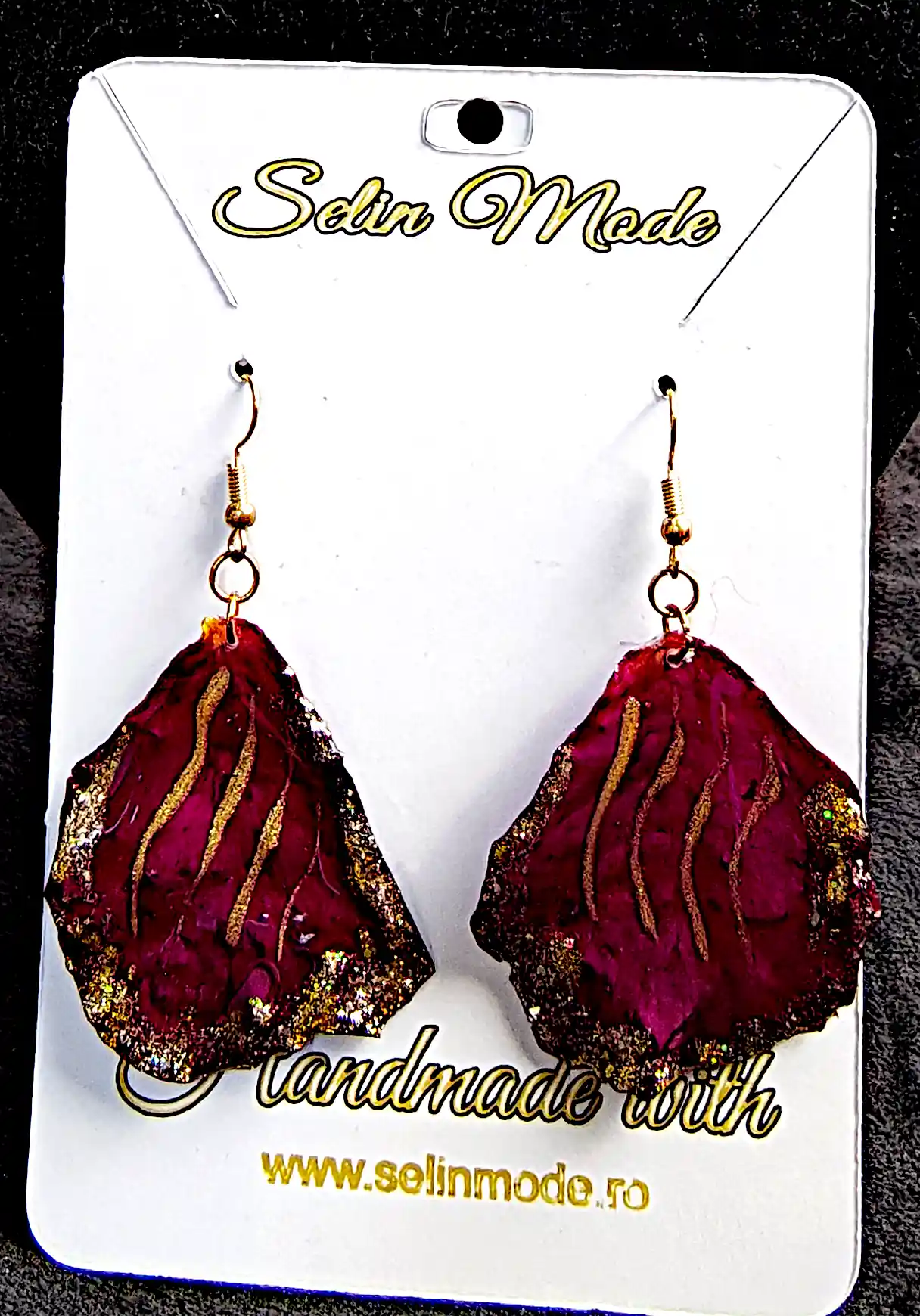 Set Handmade Cercei și Pandantiv din Petale Naturale de Trandafir Roșu cu Accente Aurii – SM 50 [0]