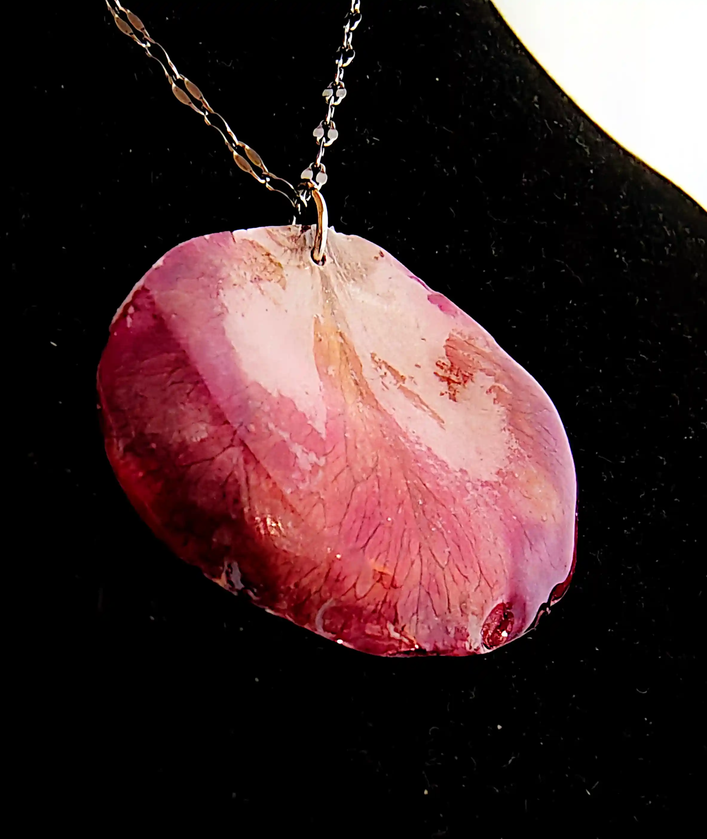 Set Handmade Cercei și Pandantiv din Petale Naturale de Trandafir Roșu – SM 96 [2]