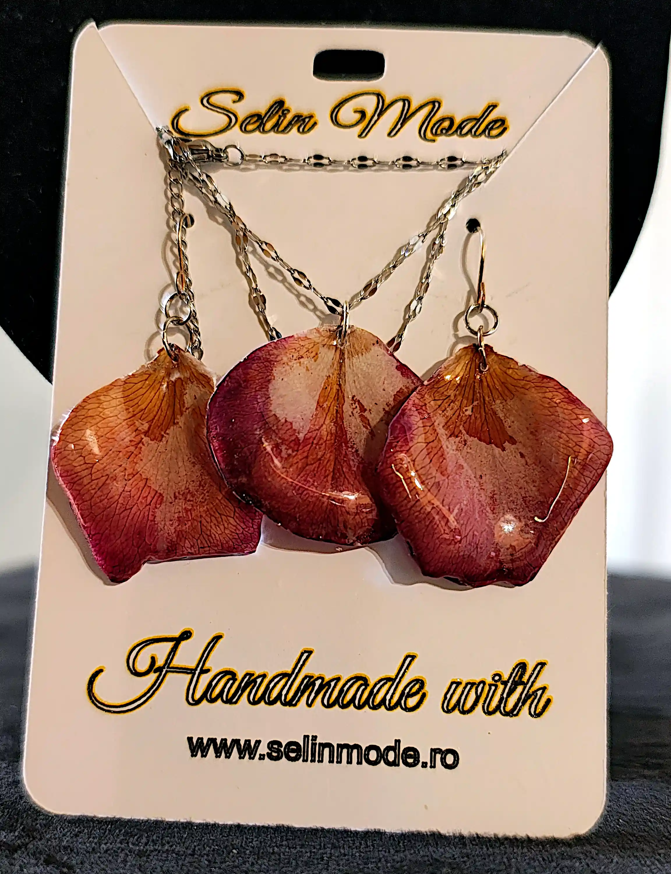 Flori Naturale - Set Handmade Cercei și Pandantiv din Petale Naturale de Trandafir Roșu – SM 96