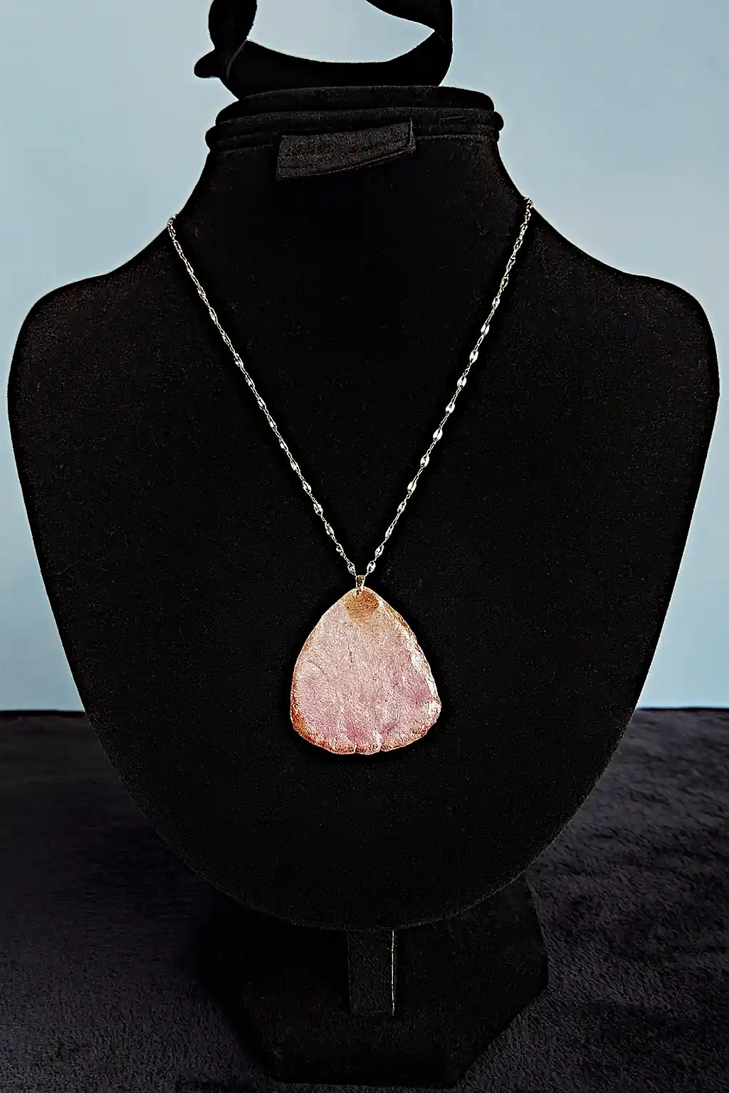 Flori Naturale - Set Pandantiv și Cercei din Petale Naturale de Trandafir Presate în Rășină – SM 15