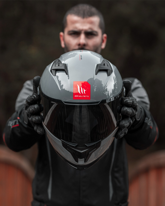 Casca integrala MT Braker SV A12 gri lucios (ochelari soare integrati) – tip viziera: MT-V-28B – DKS435 – punctaj maxim SHARP Test – 5 stele [8]