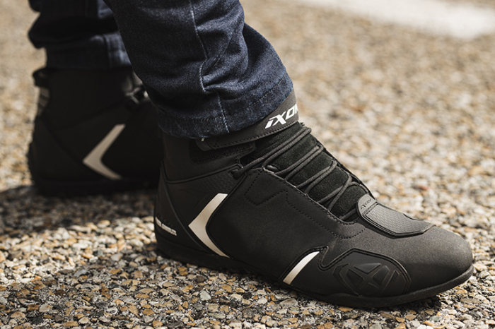 Ghete moto Roadster barbati All Season Ixon model Gambler WP MS culoare: negru/alb (100% waterproof) [2]