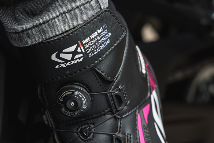 Ghete moto Roadster femei All season Ixon model Ranker WP LS culoare: negru/alb/fuchsia (roz) (100% waterproof) [5]