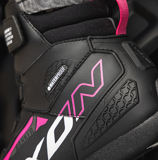 Ghete moto Roadster femei All season Ixon model Ranker WP LS culoare: negru/alb/fuchsia (roz) (100% waterproof) [3]