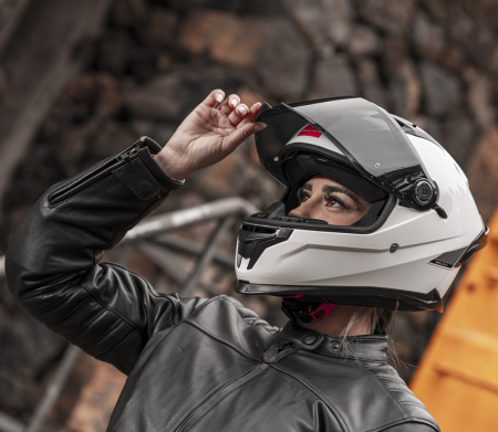 Casca integrala MT Braker SV A0 alb lucios (ochelari soare integrati) – tip viziera: MT-V-28B – DKS435 – punctaj maxim SHARP Test – 5 stele [11]