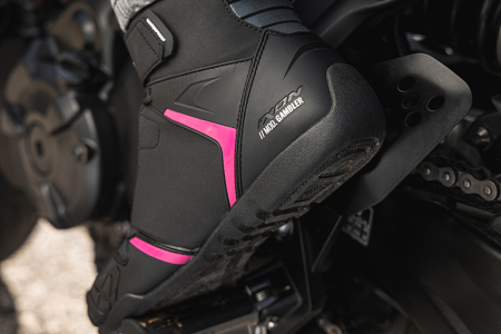 Ghete moto Roadster femei All Season Ixon model Gambler WP LS culoare: negru/fuchsia (roz) (100% waterproof) [3]