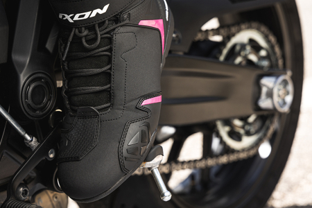 Ghete moto Roadster femei All Season Ixon model Gambler WP LS culoare: negru/fuchsia (roz) (100% waterproof) [4]