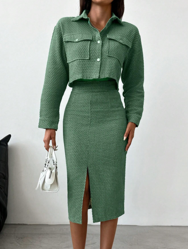 compleu dama elegant cu fusta