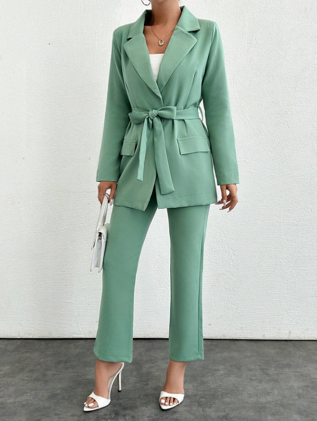 costum dama elegant