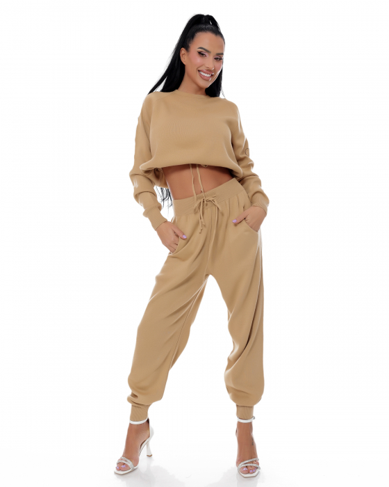 Compleu bej de dama cu hanorac si pantaloni [4]