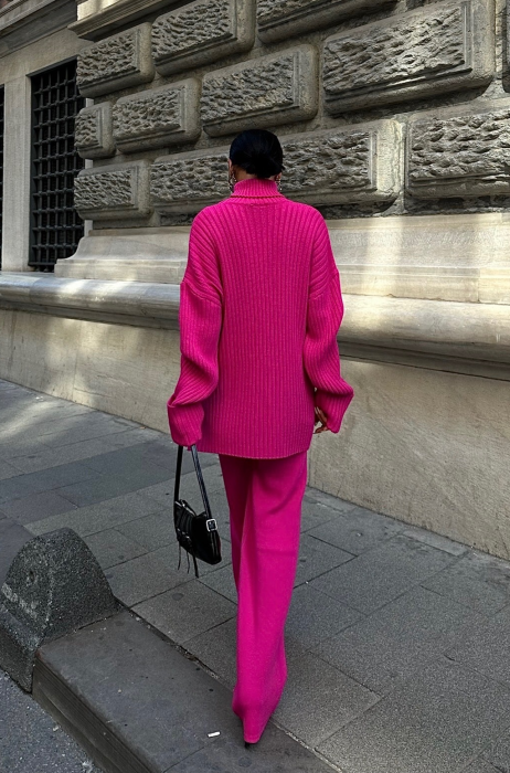 Compleu fucsia cu pantaloni largi și bluză asimetrică [4]