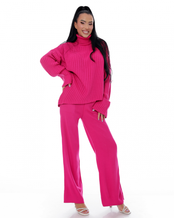 Compleu fucsia cu pantaloni largi și bluză asimetrică [2]