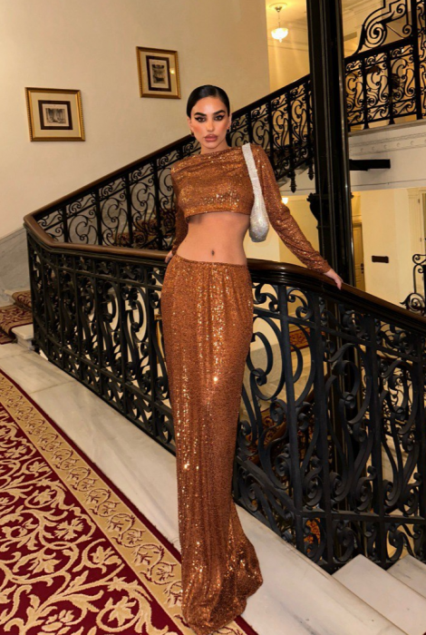 Costum cu fusta si bluza, cu aspect stralucitor [2]