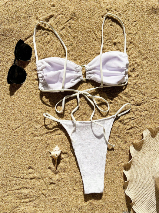 Costum de baie alb, din 2 piese, cu accesoriu metalic [4]