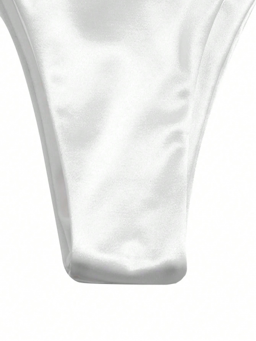 Costum de baie din 2 piese, alb, cu aspect sidefat [5]