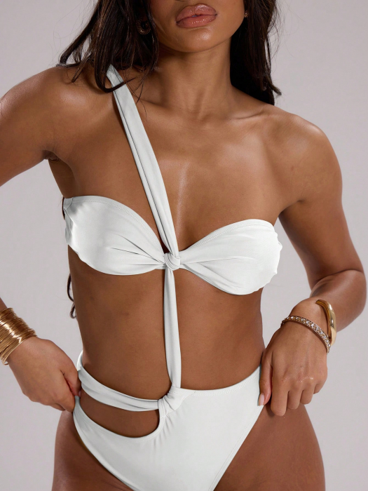 Costum de baie intreg, alb, cu decupaj [3]