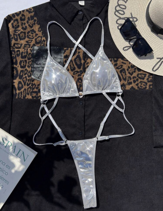 Costum de baie intreg cu aspect stralucitor. [3]
