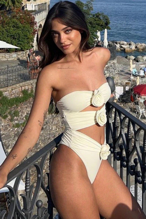 Costum de baie intreg, cu decupaje si trandafiri decorativi [5]