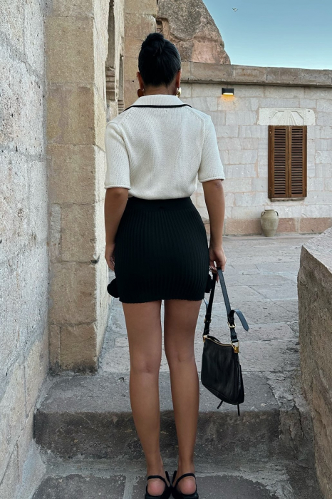 Fusta mini cambrata cu detaliu tip floare [3]