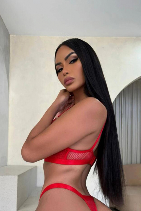 Vista dettagliata del set di lingerie a 2 pezzi con intagli