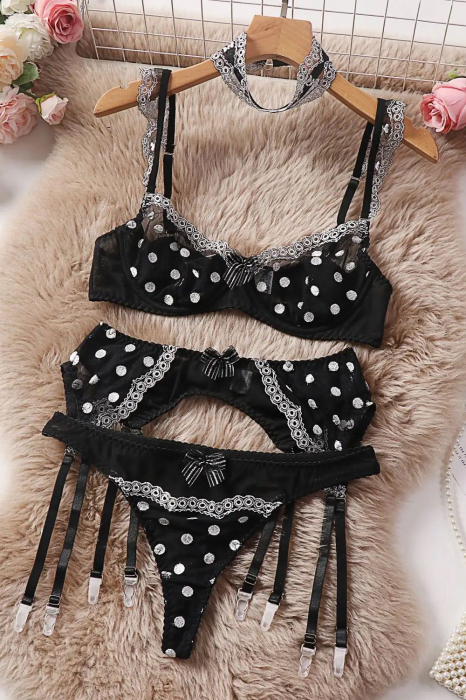 Lenjerie intima cu 4 piese, din dantela si buline [4]