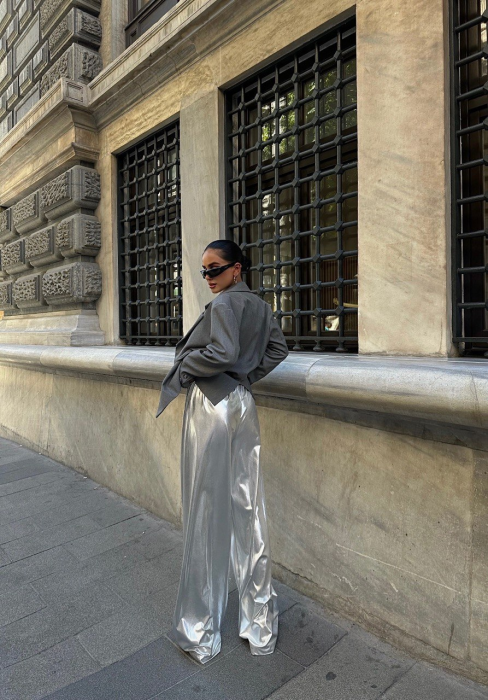 Pantaloni largi argintii cu elastic in talie [6]