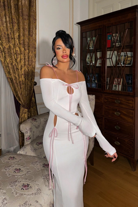 Rochie Alba Lunga cu Fundite Roz si Decupaj Lateral [7]