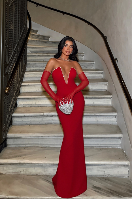 Rochie Lungă Elegantă Roșie cu Decolteu Adânc și Mănuși cu Pietre Decorative [4]