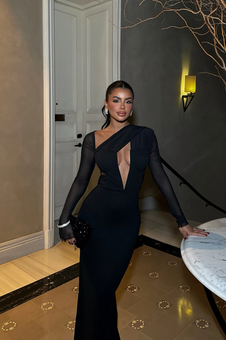 Rochie Lungă Elegantă Neagră cu Decolteu Adânc și Mâneci din Tull [4]