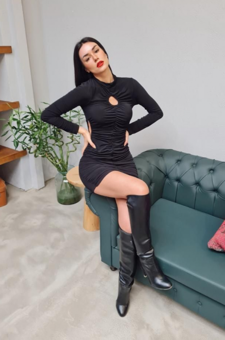 Rochie neagra scurta cu decupaje laterale [2]