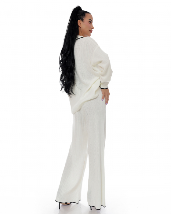 Set format din pantaloni evazati si bluza polo [2]