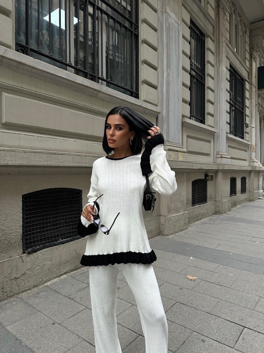Set din tricot format din pantaloni evazati si bluza [3]