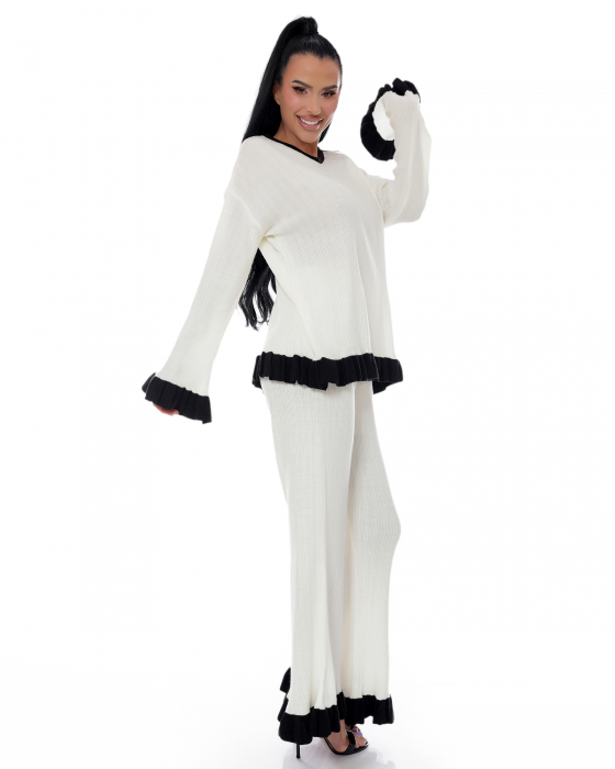 Set din tricot format din pantaloni evazati si bluza [4]