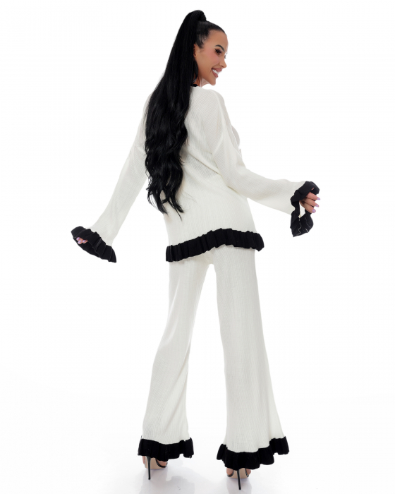Set din tricot format din pantaloni evazati si bluza [2]