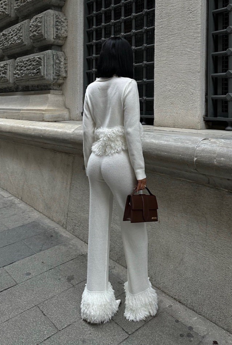 Set format din bluza cu maneci clopot si pantaloni [3]