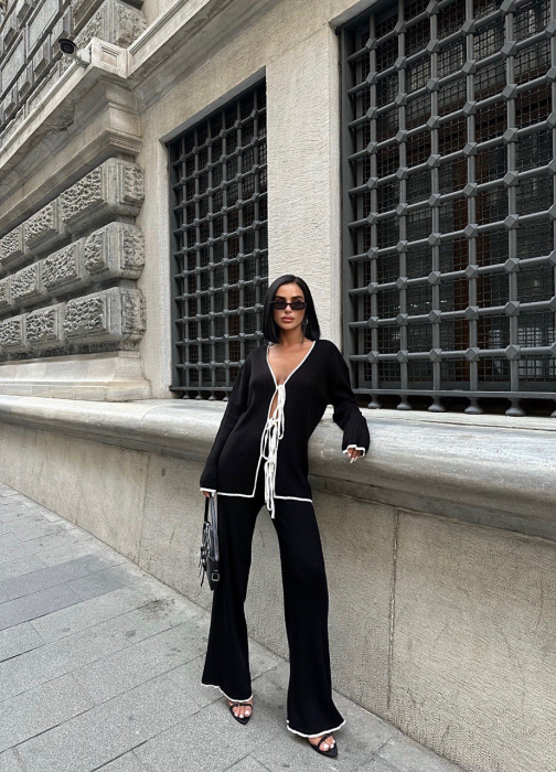 Set format din pantaloni evazati si bluza cu snur, negru [4]