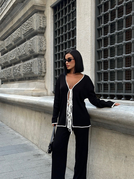 Set format din pantaloni evazati si bluza cu snur, negru [2]