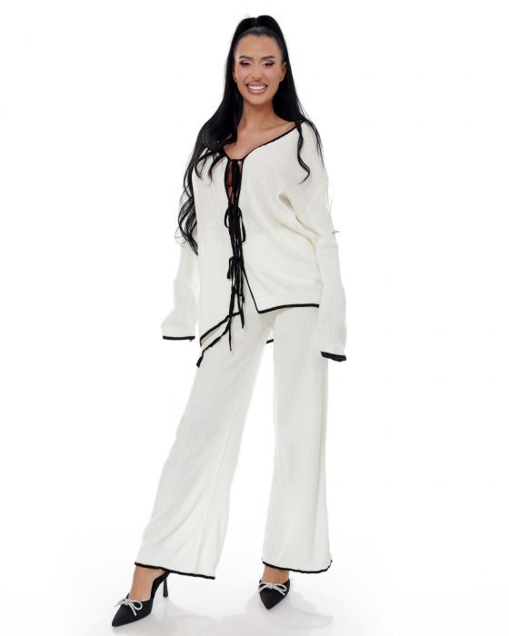 Set format din pantaloni evazati si bluza cu snur [2]